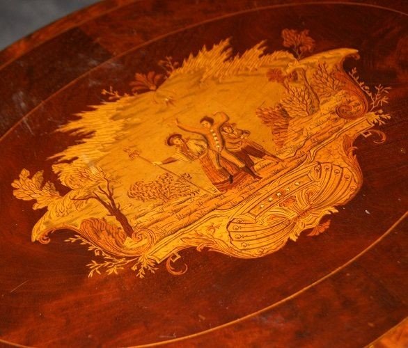 English Oval Coffee Table From The Mid-1800s, Victorian Style, In Mahogany Wood-photo-2