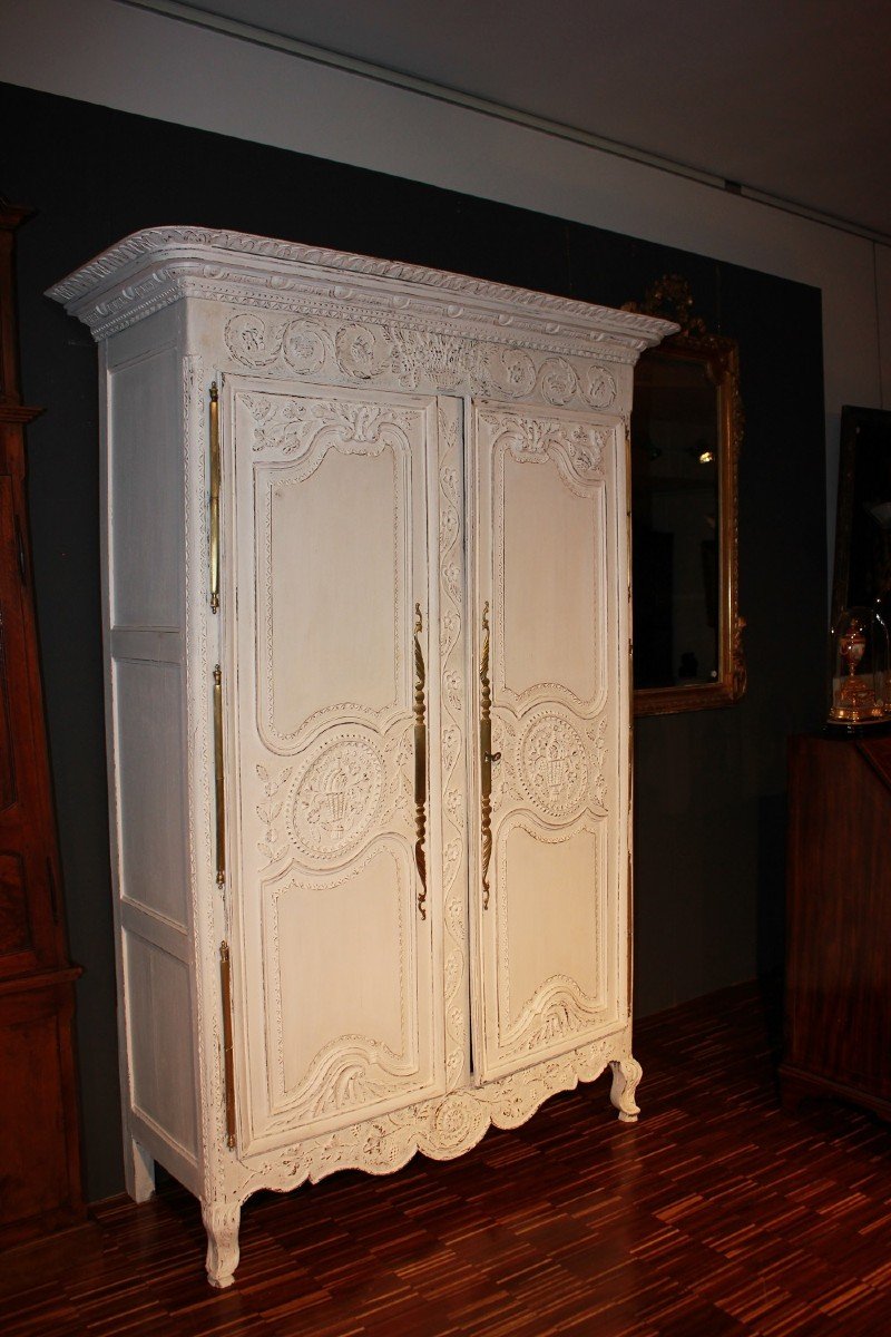 French Normandy 2-door Walnut Wardrobe With Carved Motifs-photo-1