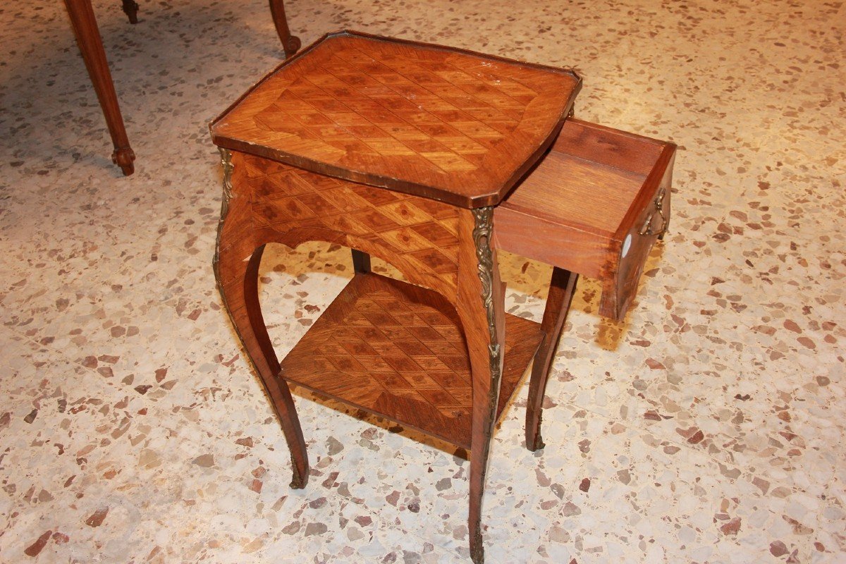 Petite Table De Salon Française De Style Louis XV Richement Incrustée Avec Tiroir Du 1800-photo-4