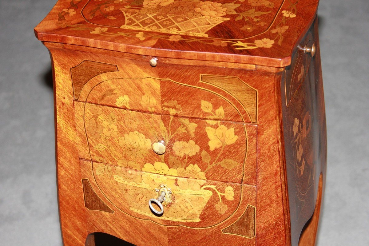 Table De Chevet Française Du XIXe Siècle, Richement Incrustée En Bois De Rose, Style Louis XV-photo-4