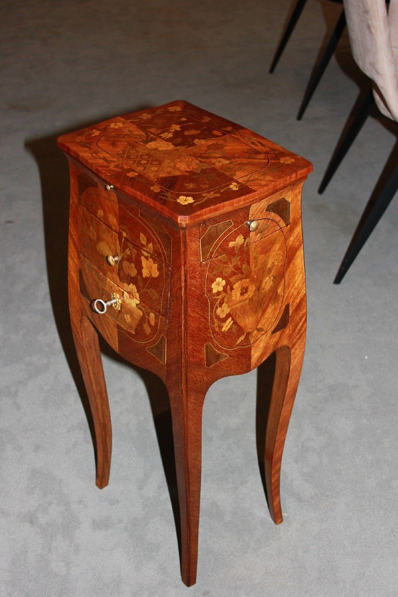 Table De Chevet Française Du XIXe Siècle, Richement Incrustée En Bois De Rose, Style Louis XV-photo-1