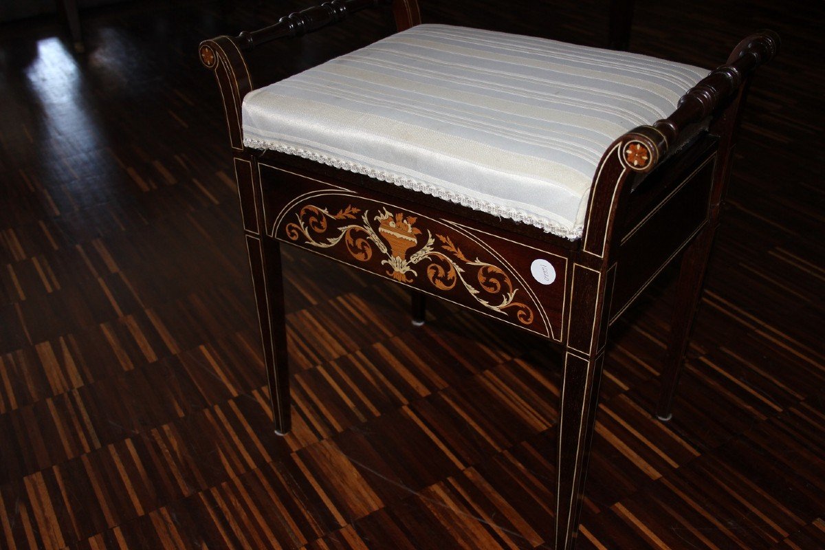 Victorian Style English Bedroom Pouffe Stool From The 1800s