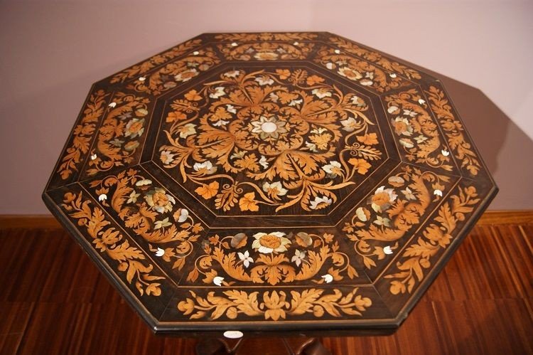 Dutch Octagonal Table From The Early 1800s In Rosewood Decorated With Rich Mother-of-pearl -photo-2