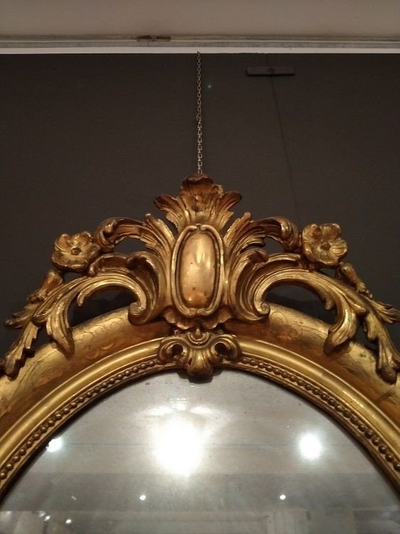 French Oval Mirror In Gilded Wood, With Engraving On The Edges And Carved Molding-photo-3