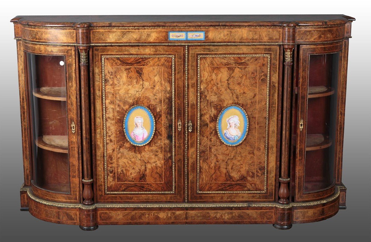 Enfilade Buffet Anglais  Louis XVI Des Années 1800 En Bruyère Olive Avec Porcelaine De Sèvres