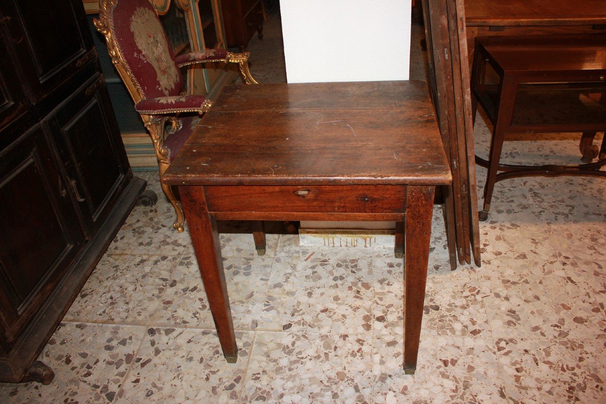 Petite Table Rustique Carrée Du 18ème Siècle En Noyer-photo-2