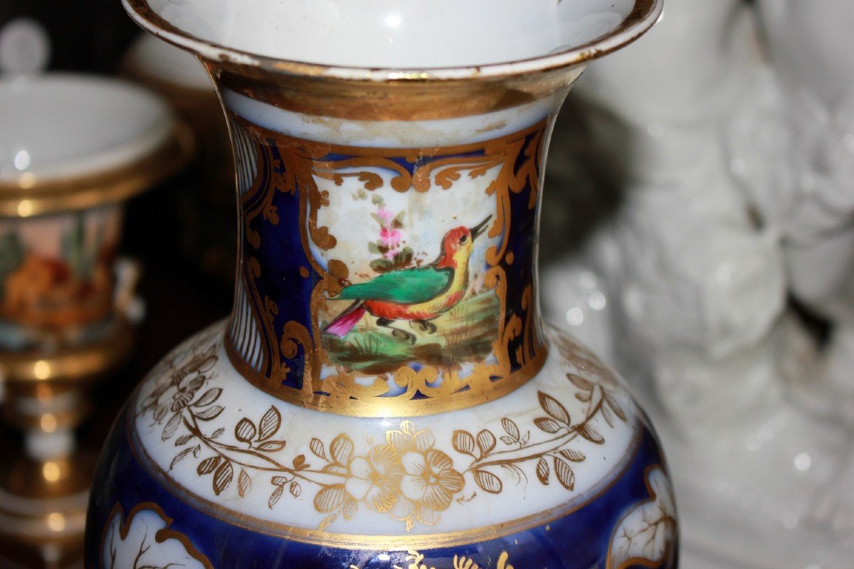 Vase En Porcelaine Française Du 1800 Décoré De Motifs Floraux-photo-2