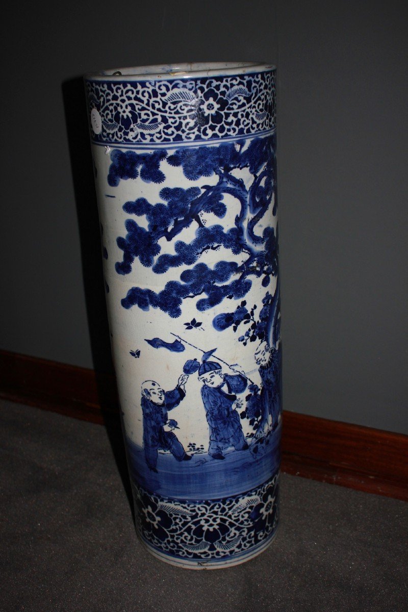 Chinese Blue And White Porcelain Umbrella Stand With Figures-photo-4