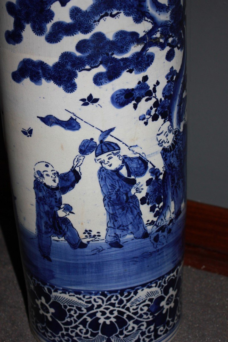 Chinese Blue And White Porcelain Umbrella Stand With Figures-photo-1