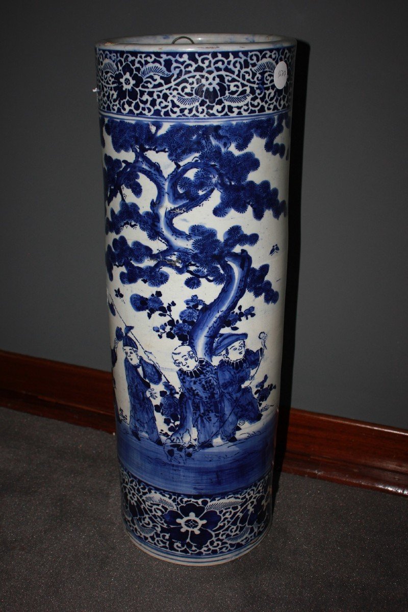 Chinese Blue And White Porcelain Umbrella Stand With Figures