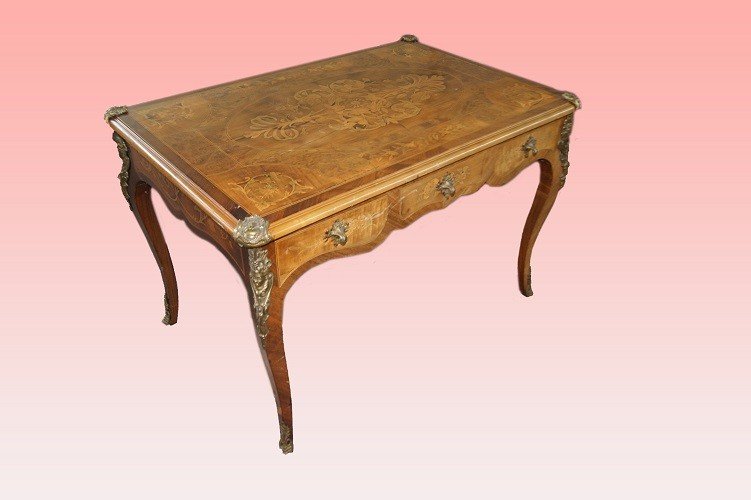 Superb French Writing Table From The First Half Of The 1800s, Louis XV Style, In Walnut 