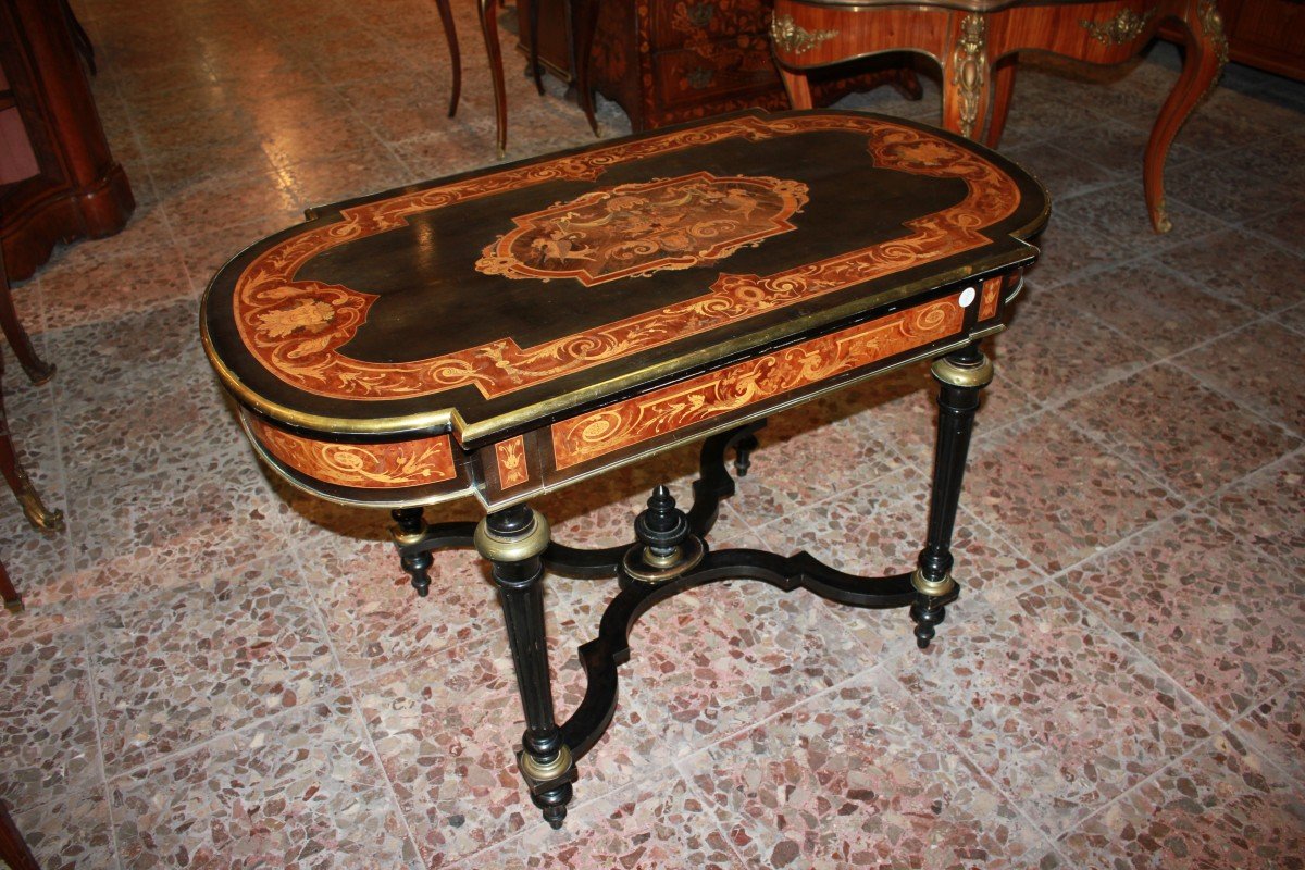 Table De Centre Française De Style Louis XVI En ébène