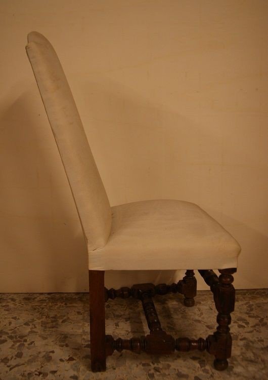 Group Of 4 Italian Spool Chairs From The 1700s In Walnut Wood. Seat And Back Upholstered In Whi-photo-1