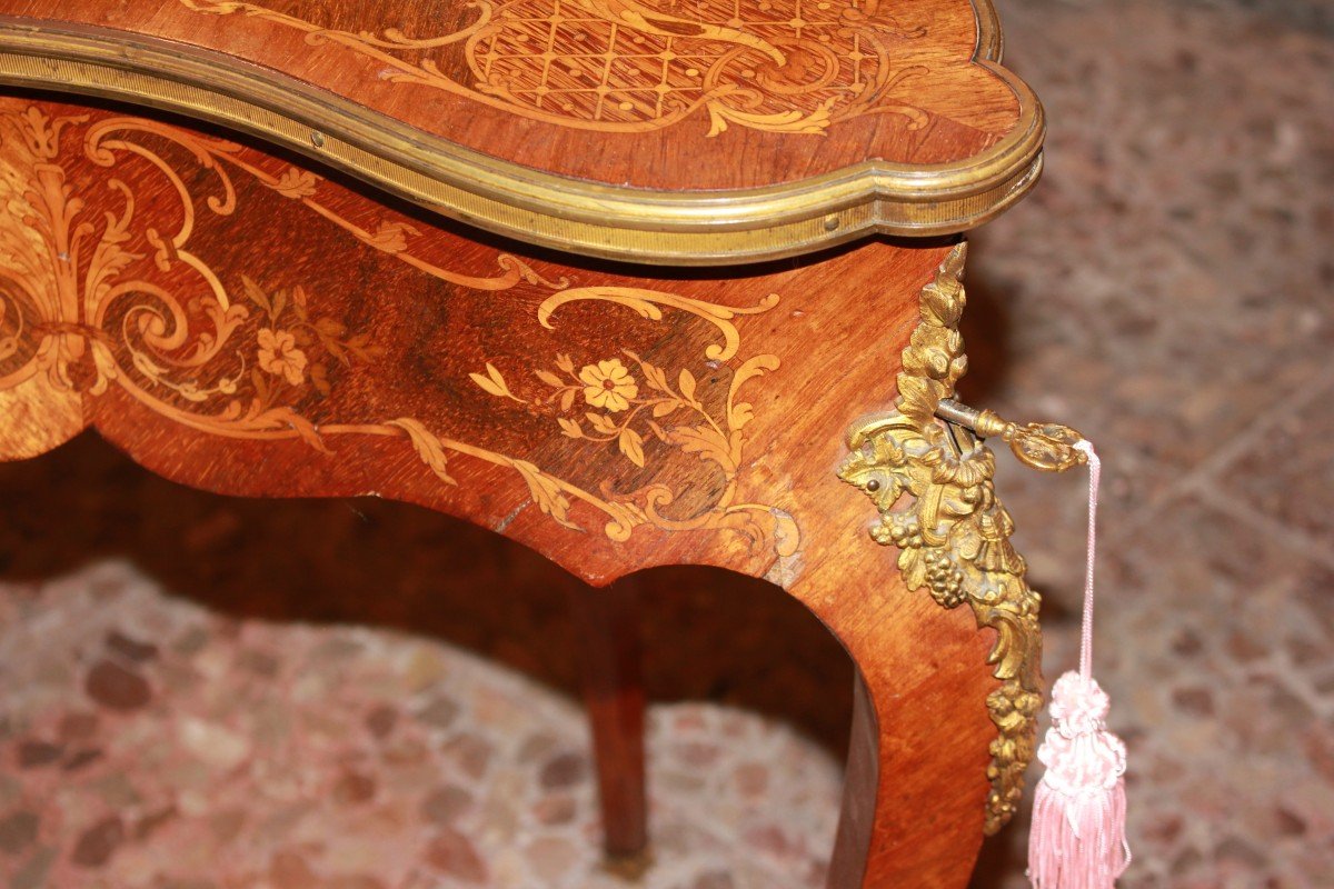 Table Triangulaire Française Style Louis XV, XIXe Siècle, Avec Marqueterie-photo-1