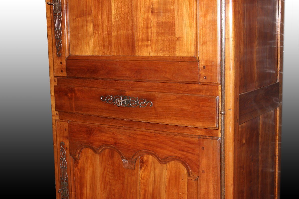 Armoire étroite Française Bois De Cerisier De La Moitié Du XIXe Siècle Avec 2 Portes Fermées -photo-4