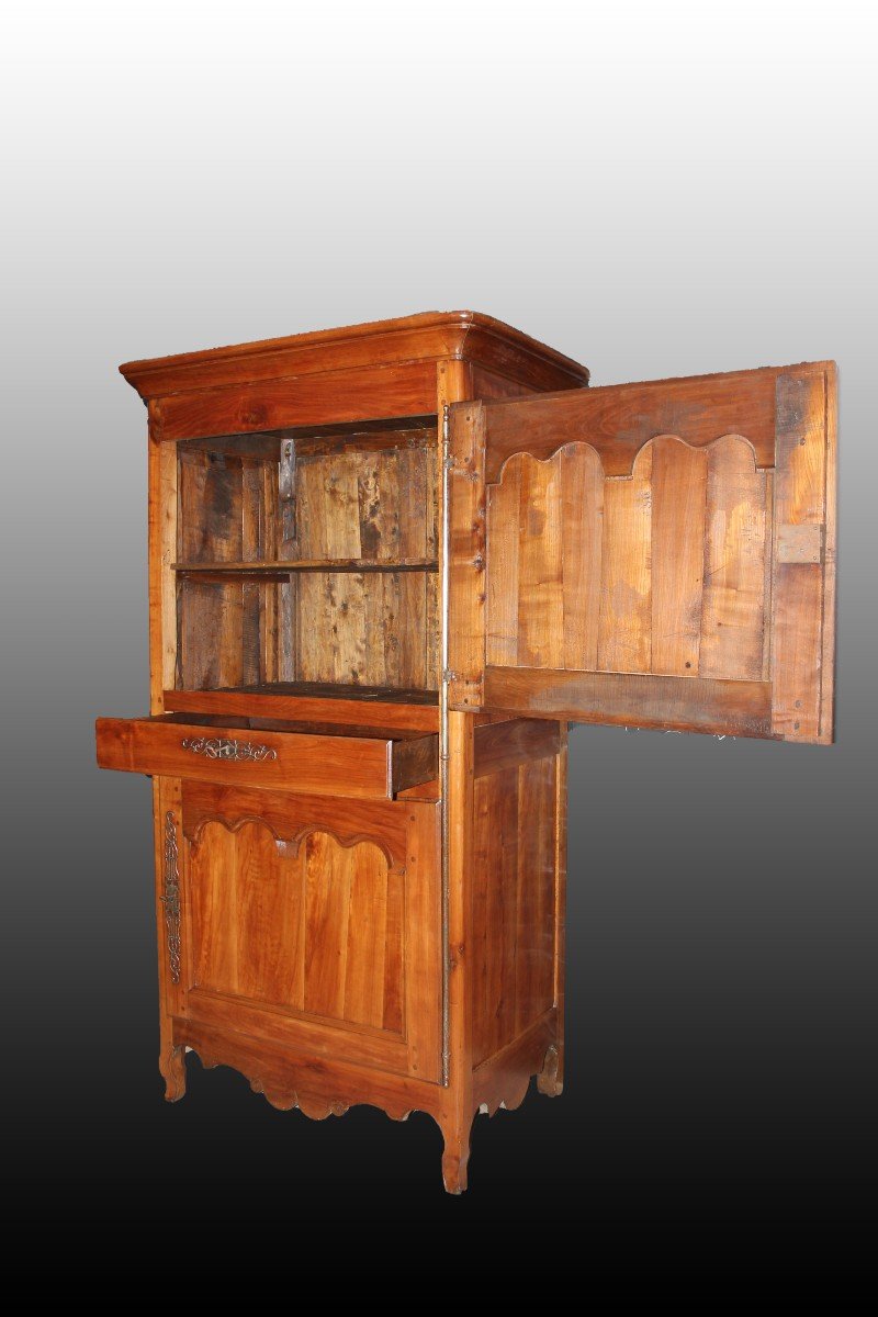 Armoire étroite Française Bois De Cerisier De La Moitié Du XIXe Siècle Avec 2 Portes Fermées -photo-3