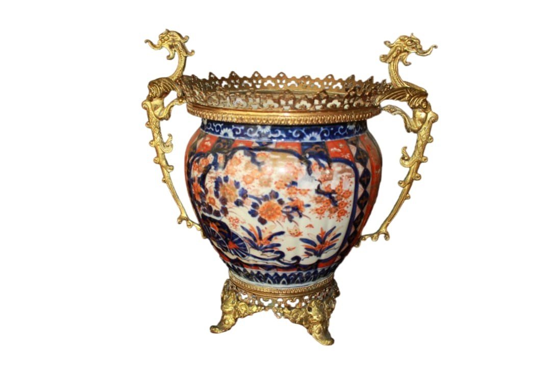 Vase Cachepot Japonais Imari Du XIXe Siècle Avec Décorations En Bronze