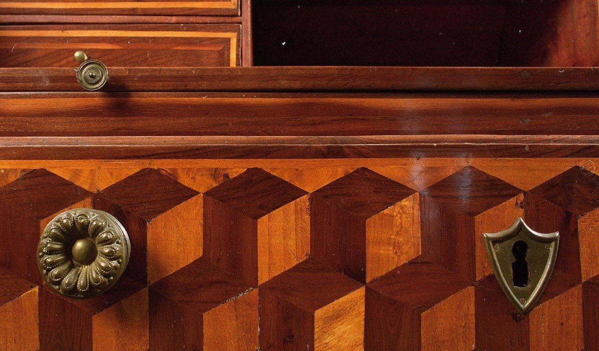 Desk On Casters In Walnut And Maple, Veneered With Marquetry. Inside The Roll, A Desk Top With -photo-3