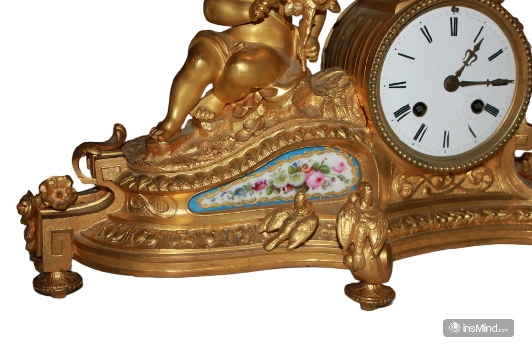 19th Century French Louis XV Gilt Bronze Mantel Clock With Sèvres Porcelain-photo-4