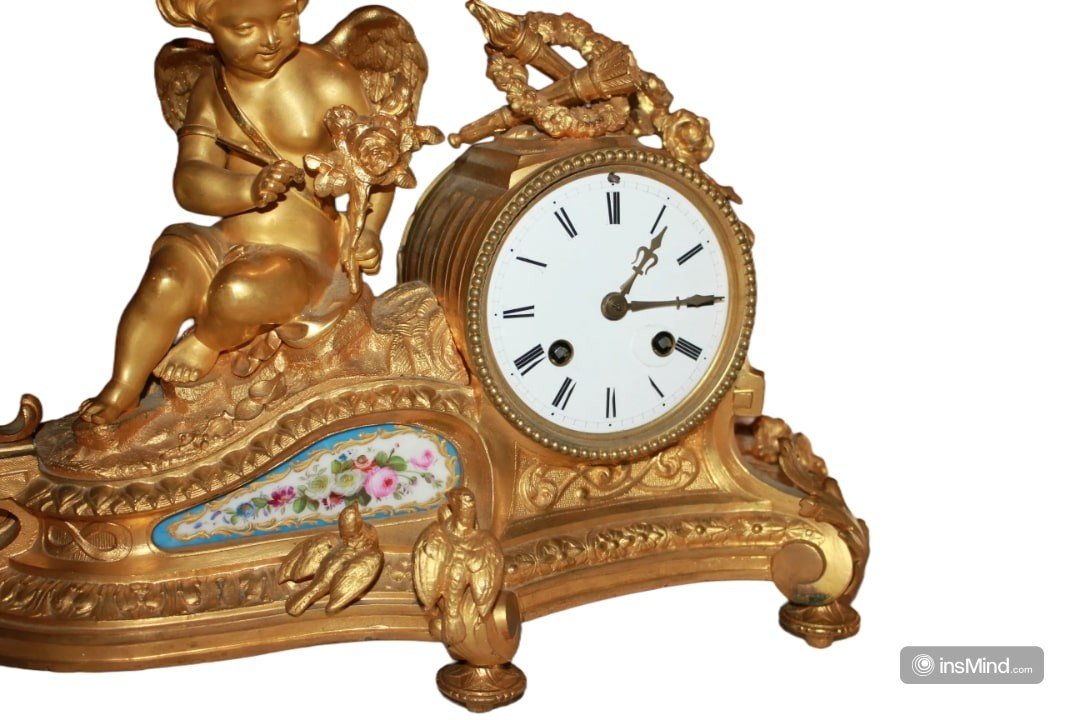 19th Century French Louis XV Gilt Bronze Mantel Clock With Sèvres Porcelain-photo-1