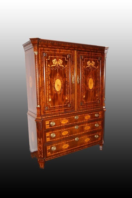 Antique And Rare Dutch 18th-century Single-body Wardrobe, Solid Oak Structure, Mahogany Veneer