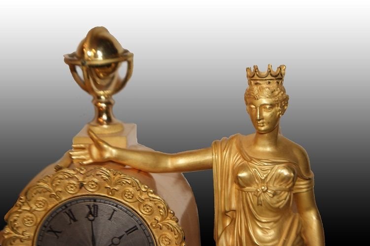 French Table Clock From The First Half Of The 1800s, Empire Style, In Gilded Mercury Bronze-photo-3