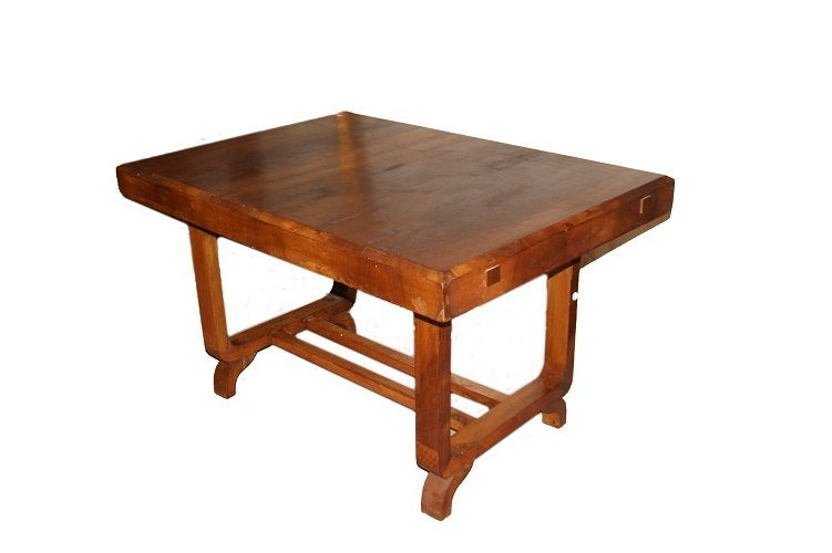 Italian Rectangular Extending Table From The Early 1900s, Decò Style In Walnut Wood