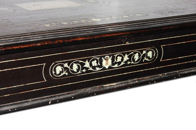 A Beautiful Italian Lombard Coffee Table From The Late 1700s To Early 1800s, Made Of Ebony Wood-photo-3