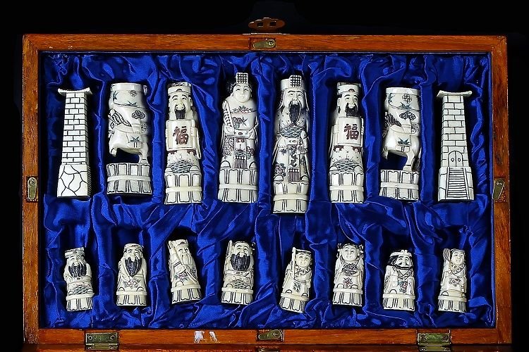 Antique 20th Century Chinese Chess Board With Mammoth Ivory Pieces. Origin: China Period: 20th -photo-3