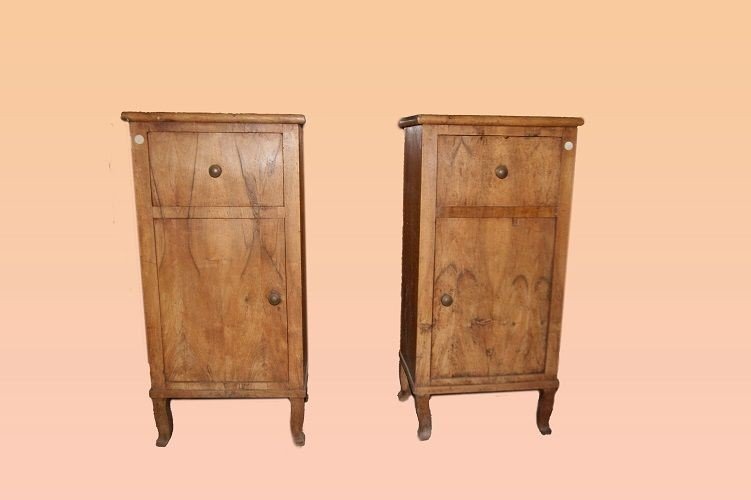 Pair Of Early 1800s Italian Transition Style Bedside Tables In Walnut Veneer