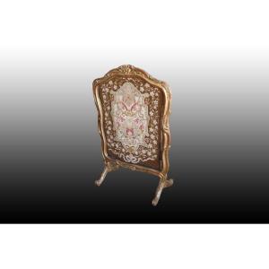 French Spark Arrester From 1800 In Gold Leaf Gilded Wood With Petit Point Embroidered Fabric