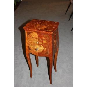 Table De Chevet Française Du XIXe Siècle, Richement Incrustée En Bois De Rose, Style Louis XV