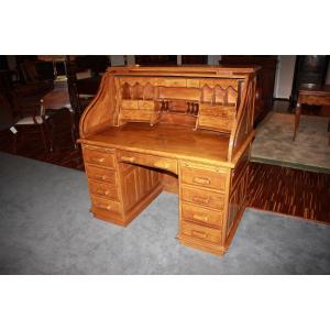 Early 20th Century American Rolltop Desk In Walnut Wood