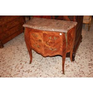 Petite Commode Française Style Louis XV à Deux Tiroirs Riches En Marqueterie