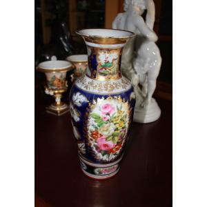 Vase En Porcelaine Française Du 1800 Décoré De Motifs Floraux