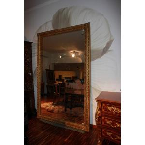 Beautiful Large French Mirror From The Mid-1800s, Louis XV Style, In Gold Leaf Gilded Wood. It 