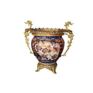 Vase Cachepot Japonais Imari Du XIXe Siècle Avec Décorations En Bronze