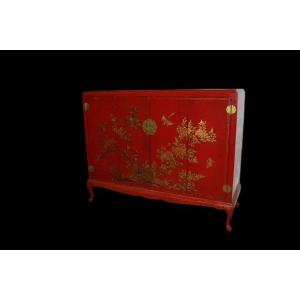 Chinese Sideboard From The First Half Of The 1900s, Lacquered Wood In Red Embellished