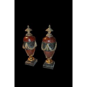 Une Paire De Grands Vases En Marbre De Style Empire Français De La Seconde Moitié XIXe Siècle