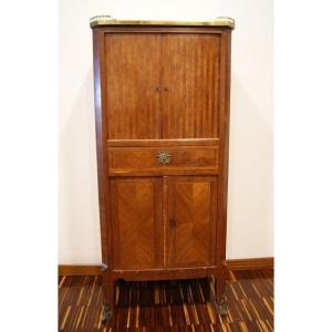 Armoire à Volets Roulants Apporte La Musique De Style Transition Française Des Années 1800