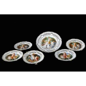 Service Composed Of 6 Plates In Austrian White Porcelain Decorated With Neoclassical Scenes