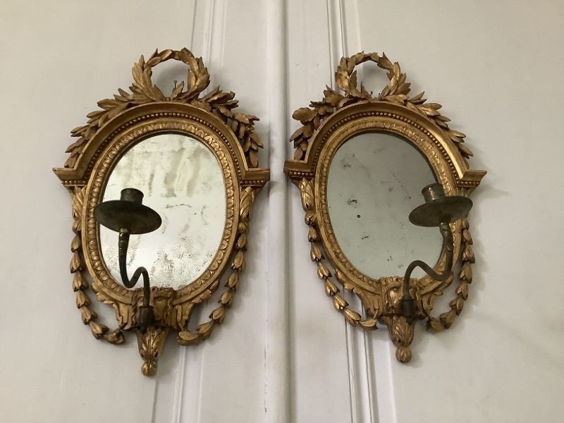 Paire De Miroirs En Bois Doré  XVIIIème