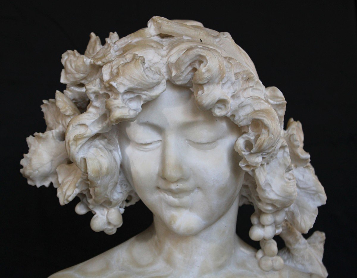 Bust Depicting A Lady With Grapes On Her Head Carrara Marble -photo-1