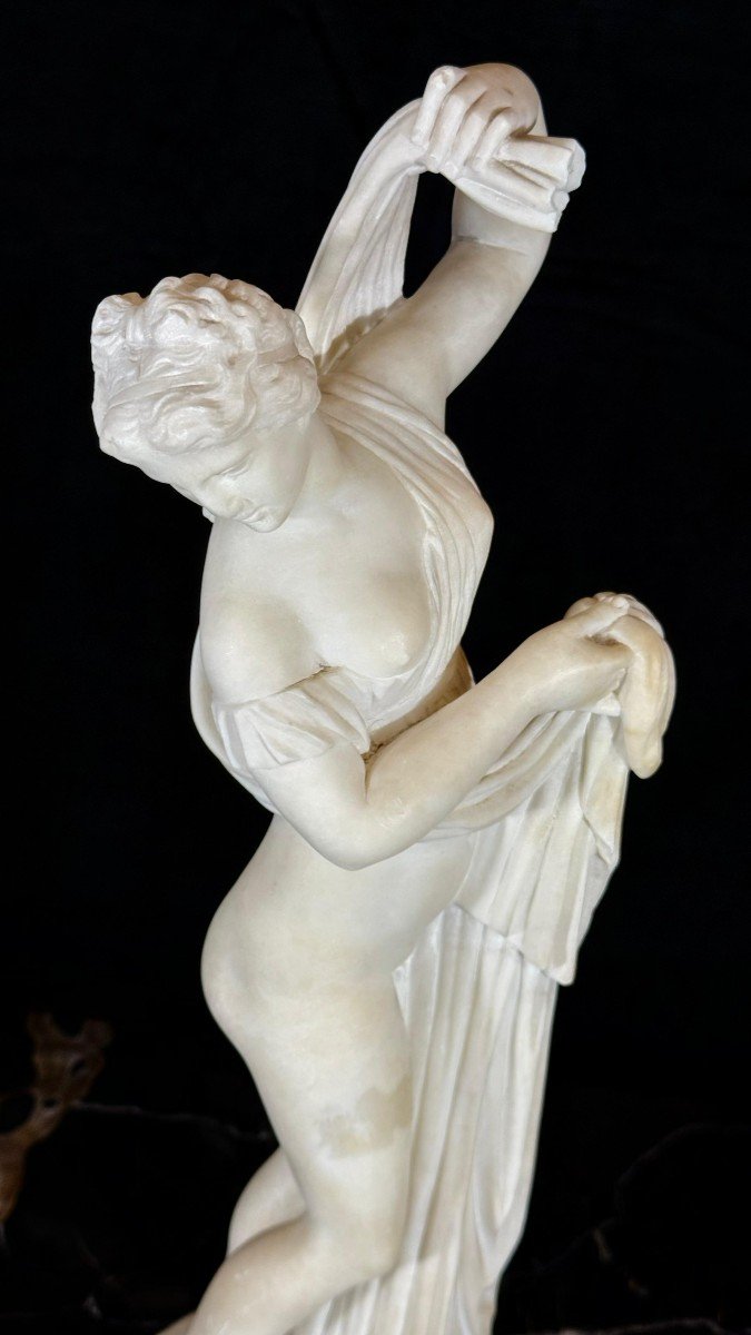 Statue Depicting A Callipyge Venus In White Carrara Marble -photo-1