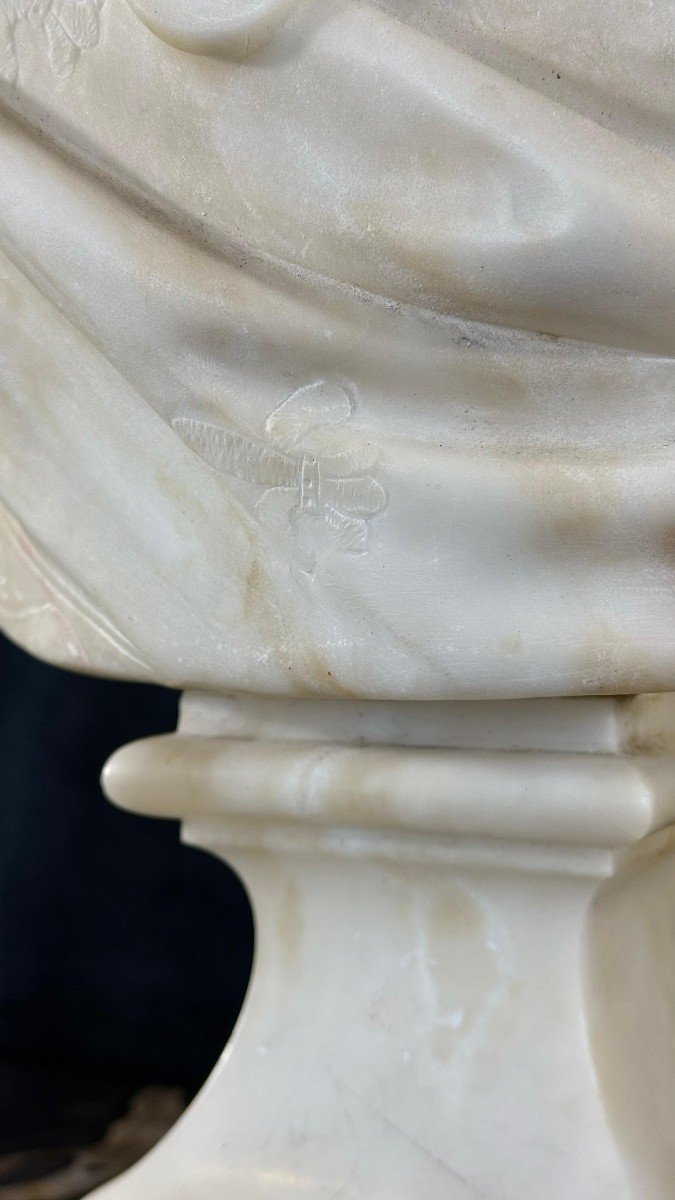 Bust Depicting Marie Antoinette Marble -photo-2