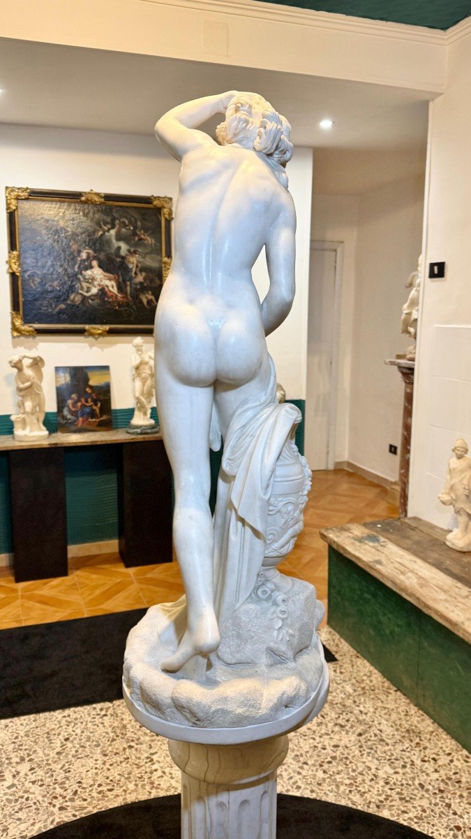 Great And Large Statue Depicting A Classic Baigneuse Marbre-photo-1