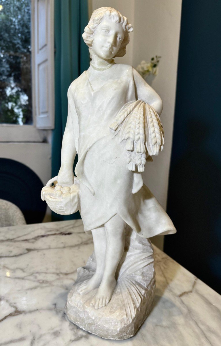 Statue Représentant Une Jeune Fille Avec Des épis De Maïs Dans La Main  -photo-3