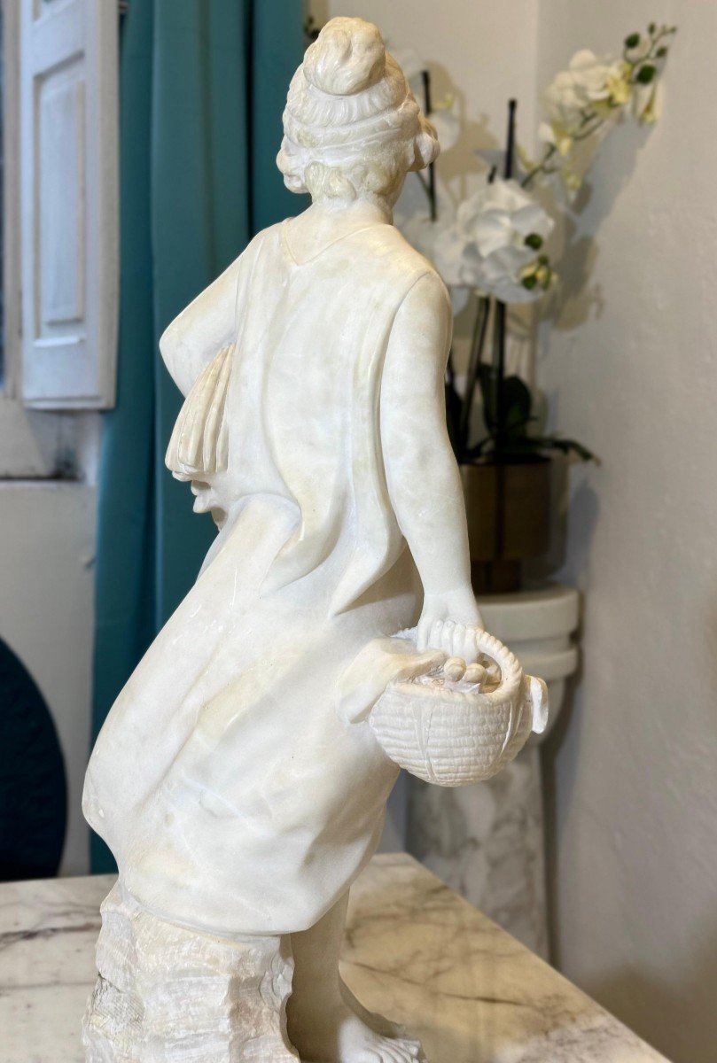 Statue Représentant Une Jeune Fille Avec Des épis De Maïs Dans La Main  -photo-6