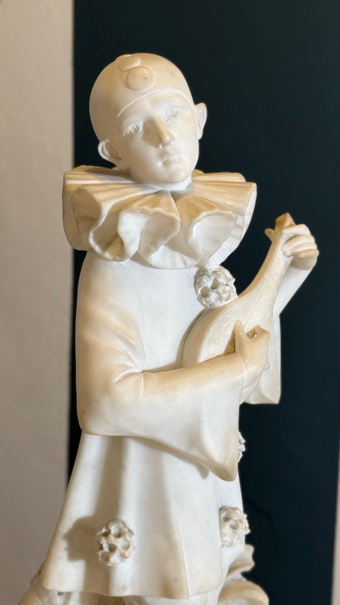 Statue Depicting Pierrot With Mandolin Marble-photo-4