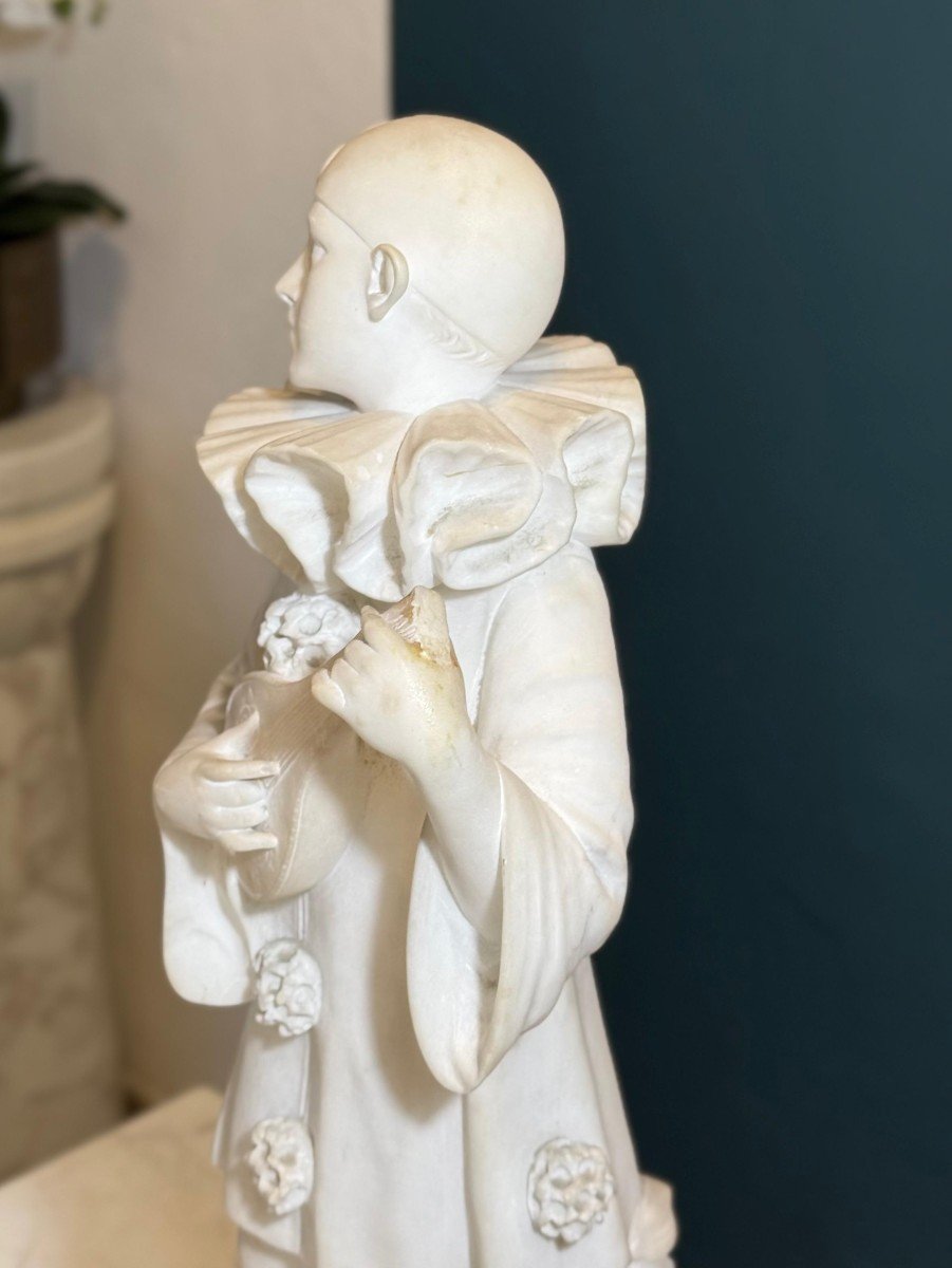 Statue Depicting Pierrot With Mandolin Marble-photo-4